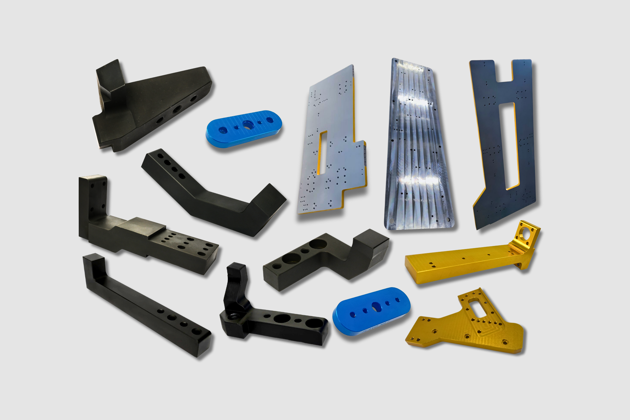 Sammlung CNC-gefertigter Präzisionsbauteile, Werkzeugplatten und Frästeile aus Aluminium, Stahl und Kunststoff Einzelanfertigung